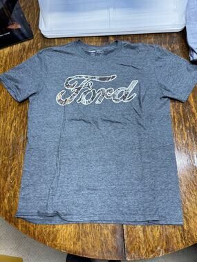 Ford size Large men's gray t-shirt SS crew neck "Ford" logo on front Camo